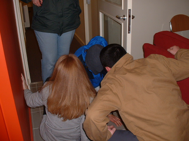 Jenny & Pat fall in the door