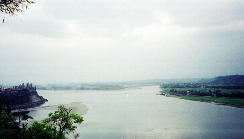 The view across Leshan from Da Fo summit