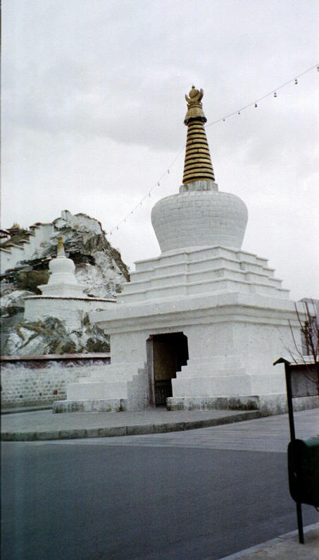 The gates to the Old city of Tibet 